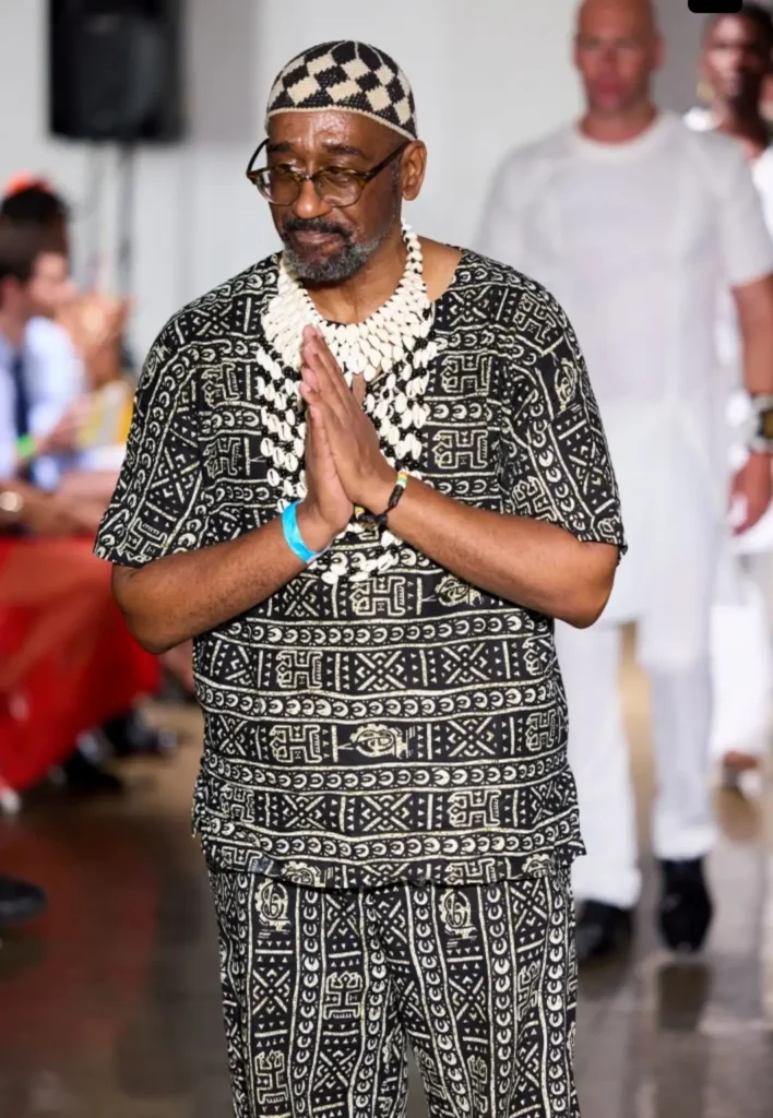 Le créateur Ray Brown a dévoilé sa collection de vêtements pour hommes issus de la royauté africaine.
